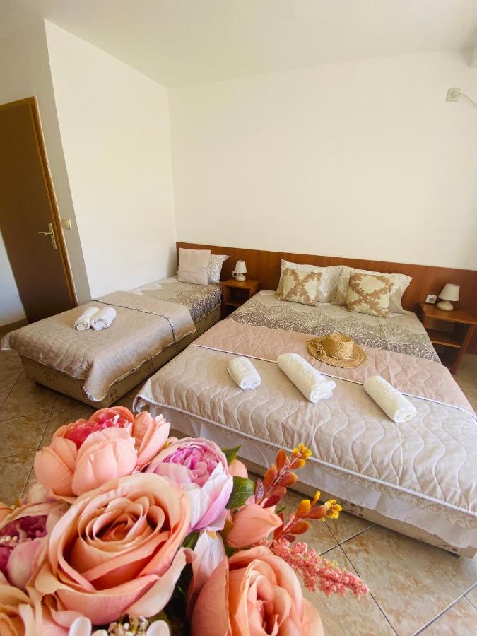 Miomir Perazic Apartments Petrovac Exterior foto