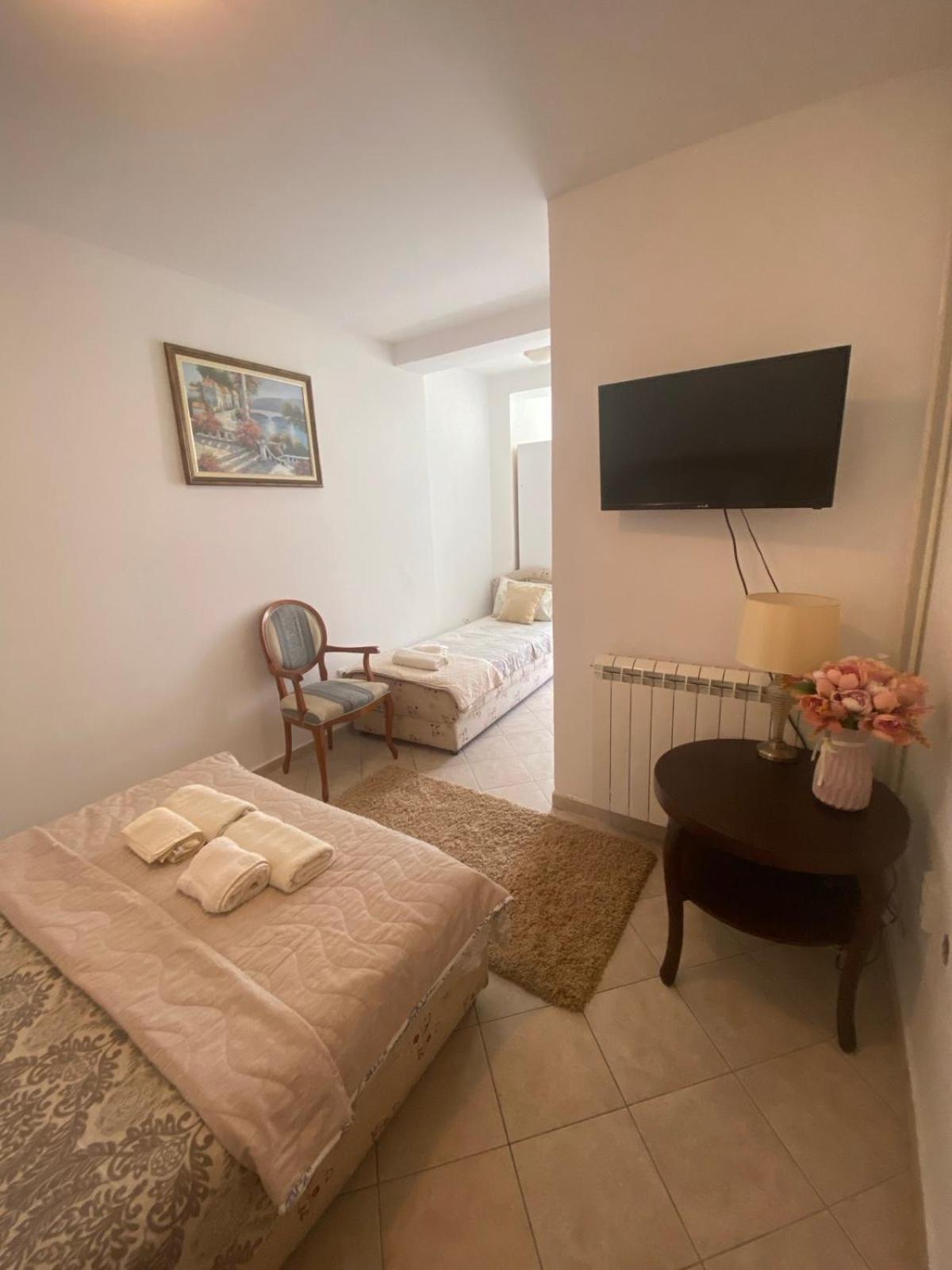 Miomir Perazic Apartments Petrovac Exterior foto