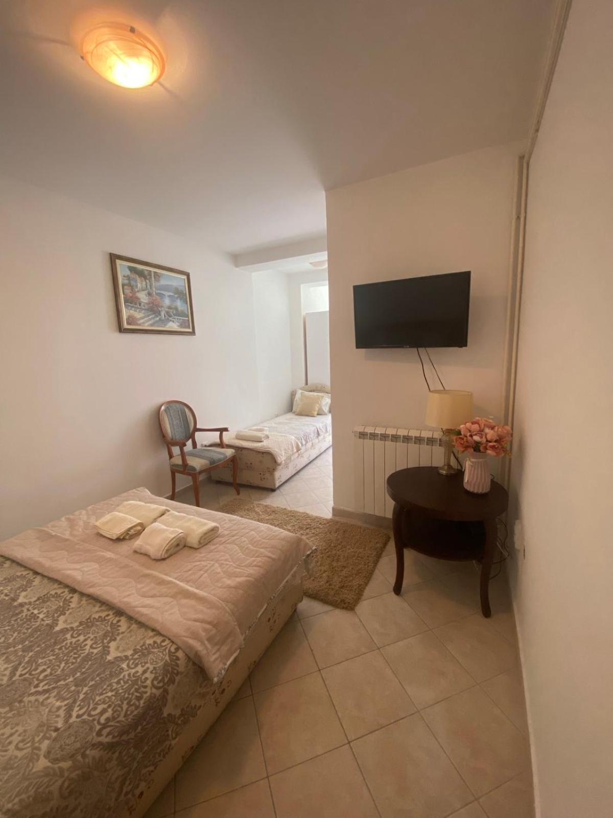 Miomir Perazic Apartments Petrovac Exterior foto