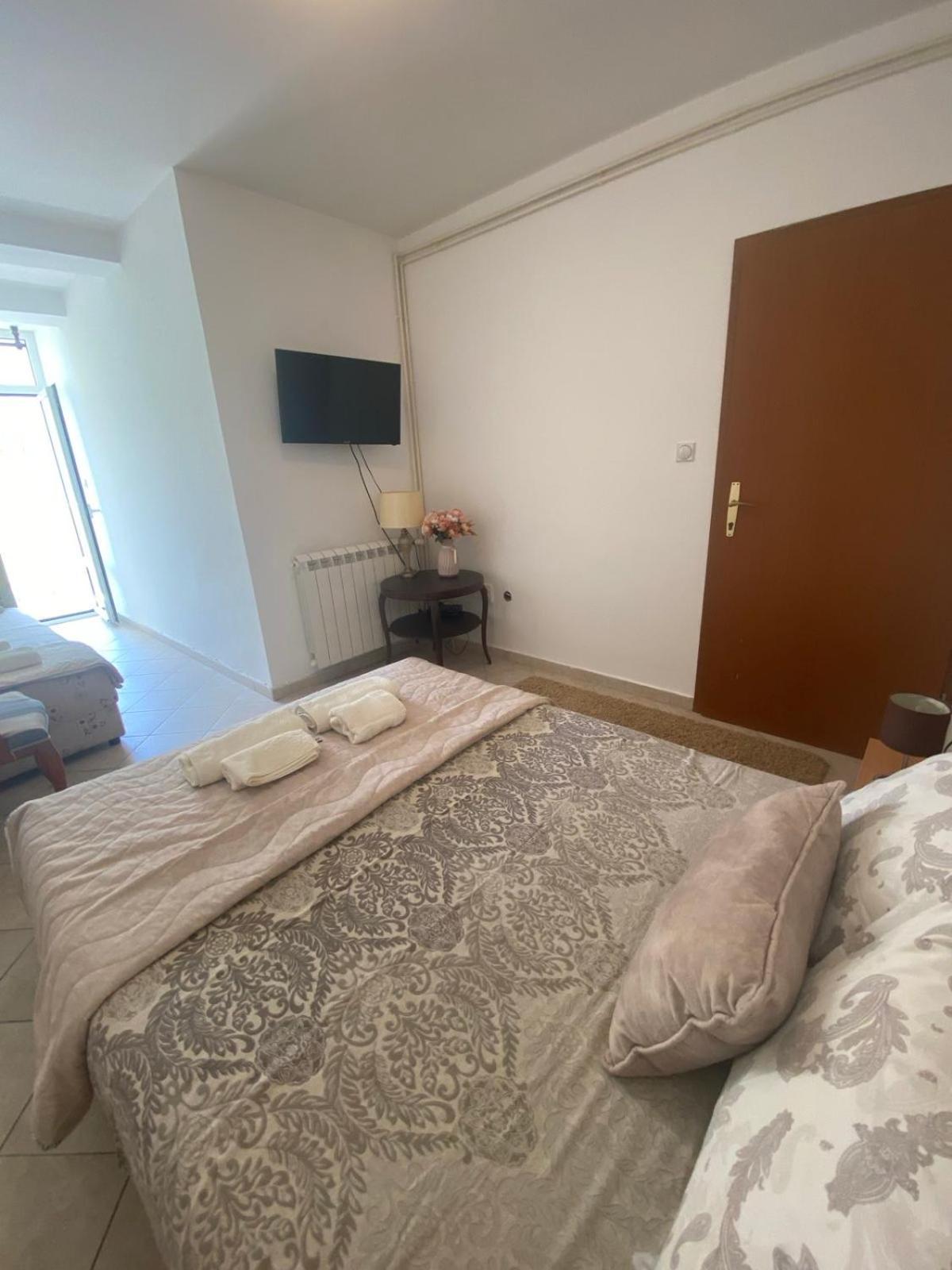 Miomir Perazic Apartments Petrovac Exterior foto